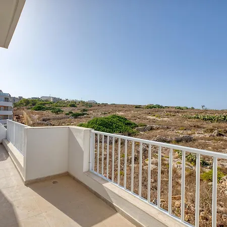 New! Sant Anna Residences, Ph 7 By Sf Homes アパート