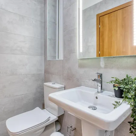 New! Sant Anna Residences, Ph 7 By Sf Homes マルサスカーラ